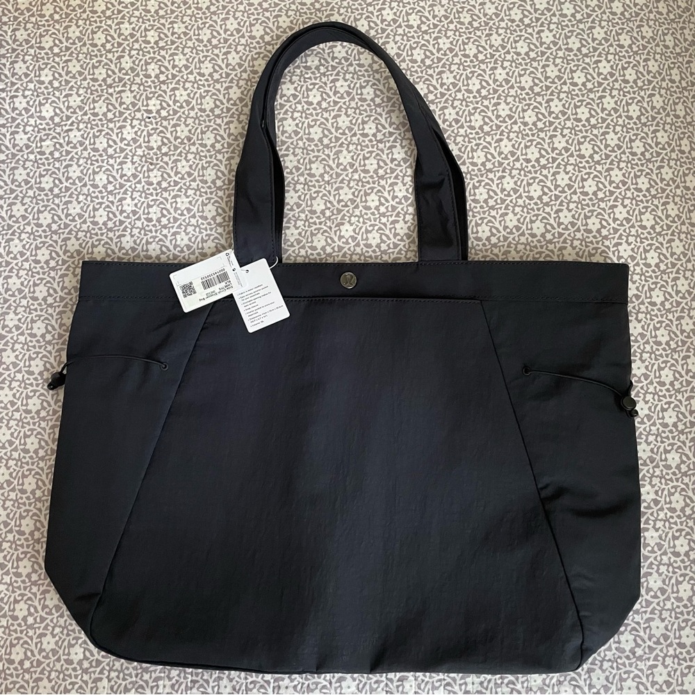 lululemon 18L Black Side Cinch Shopper Bag